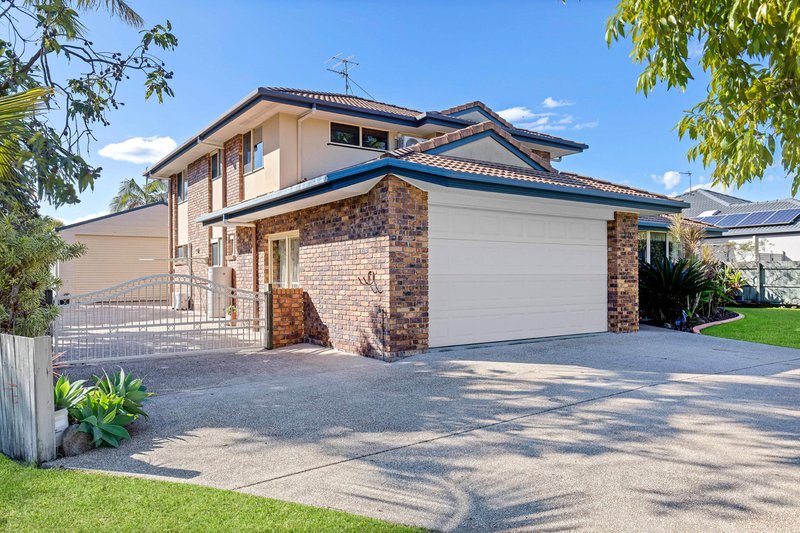 Photo - 70 Maroochy Waters Drive, Maroochydore QLD 4558 - Image 2