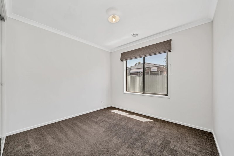 Photo - 70 Mcewan Drive, Cranbourne East VIC 3977 - Image 10