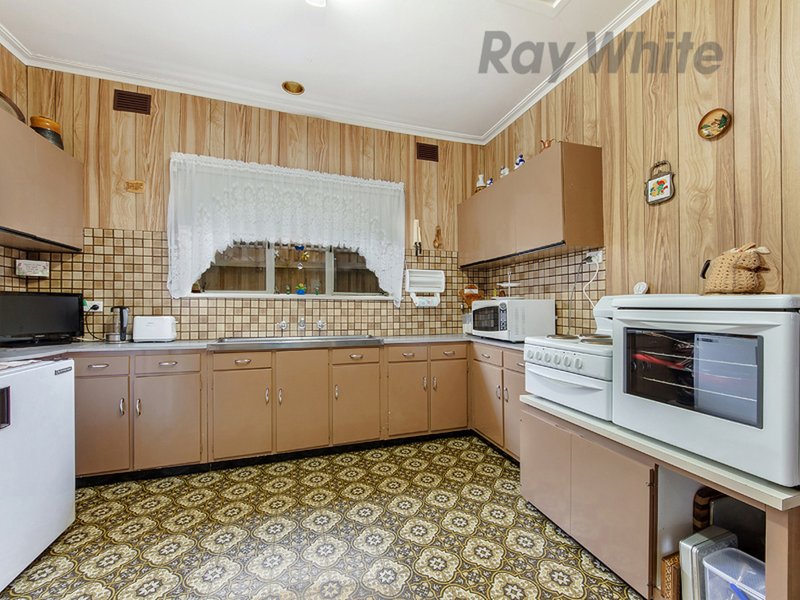 Photo - 70 Millawa Avenue, St Albans VIC 3021 - Image 3