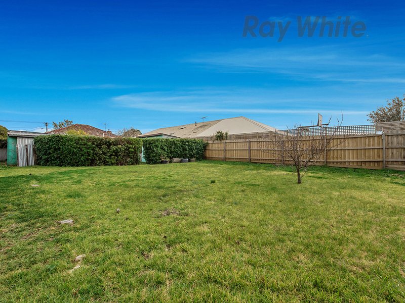 Photo - 70 Millawa Avenue, St Albans VIC 3021 - Image 7