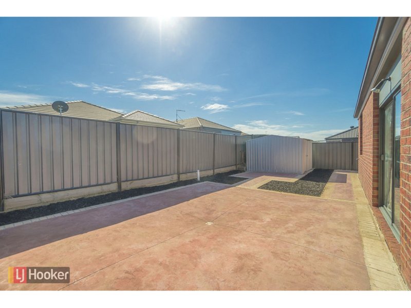 Photo - 70 Moor Park Drive, Craigieburn VIC 3064 - Image 10