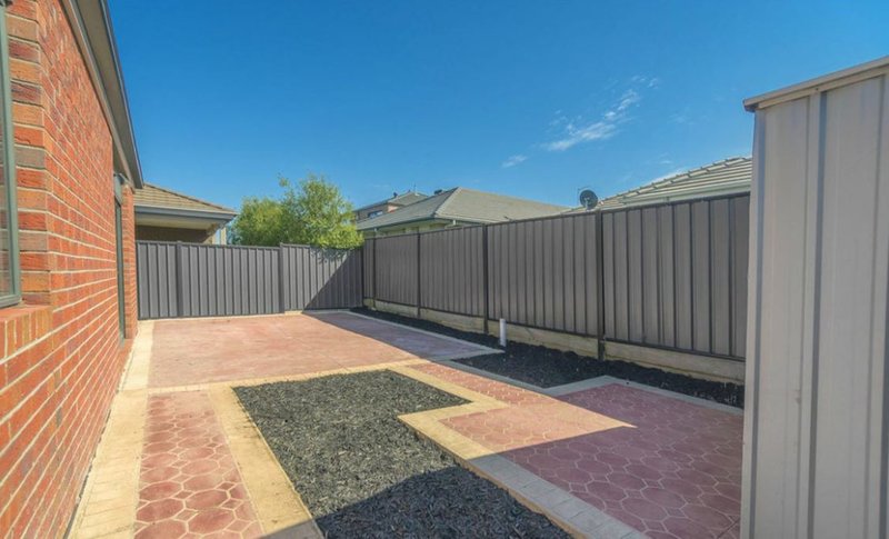 Photo - 70 Moor Park Drive, Craigieburn VIC 3064 - Image 9