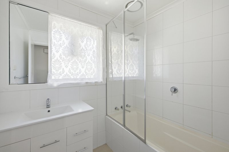Photo - 70 Murray Crescent, Rowville VIC 3178 - Image 5