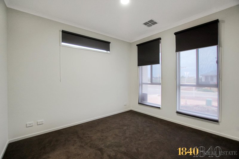 Photo - 70 Newton Boulevard, Munno Para SA 5115 - Image 4