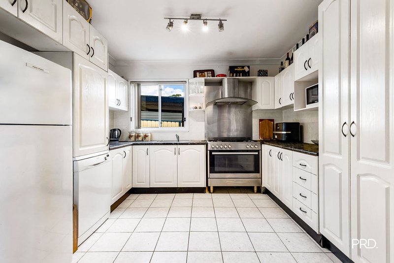 Photo - 70 Nineteenth Street, Warragamba NSW 2752 - Image 4