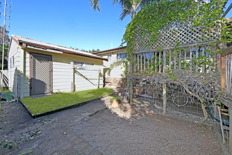 Photo - 70 Oleander Street, Noraville NSW 2263 - Image 3