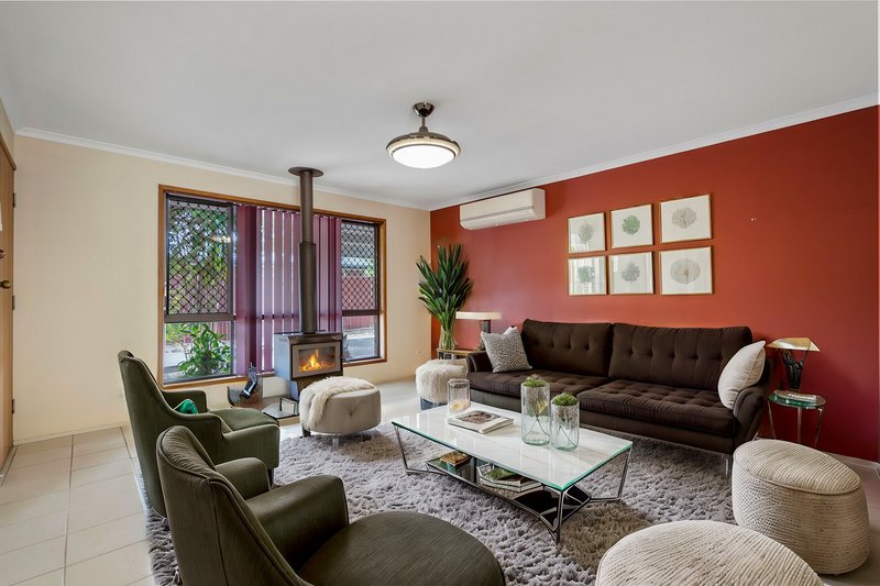 Photo - 70 Parkroyal Crescent, Regents Park QLD 4118 - Image 5