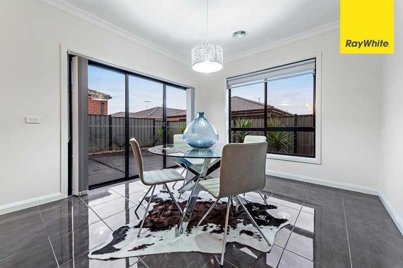 Photo - 70 Penhall Drive, Craigieburn VIC 3064 - Image 4