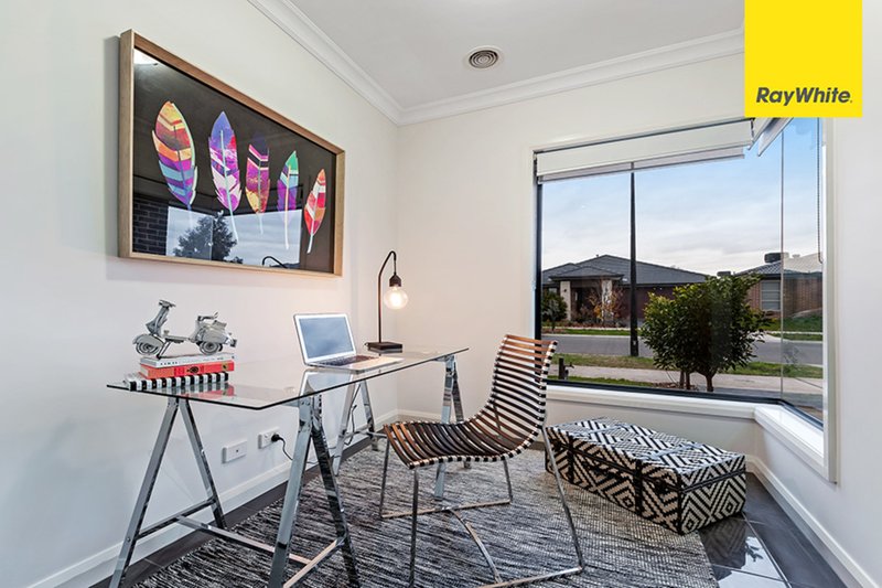 Photo - 70 Penhall Drive, Craigieburn VIC 3064 - Image 7