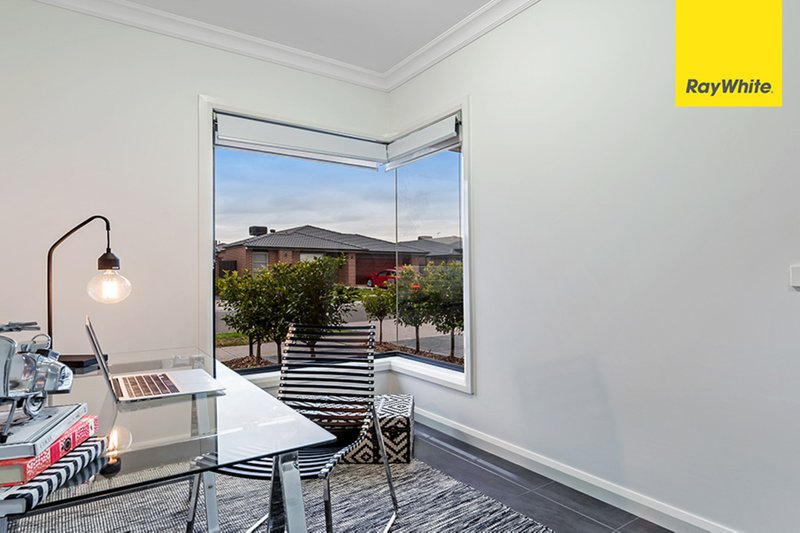 Photo - 70 Penhall Drive, Craigieburn VIC 3064 - Image 8