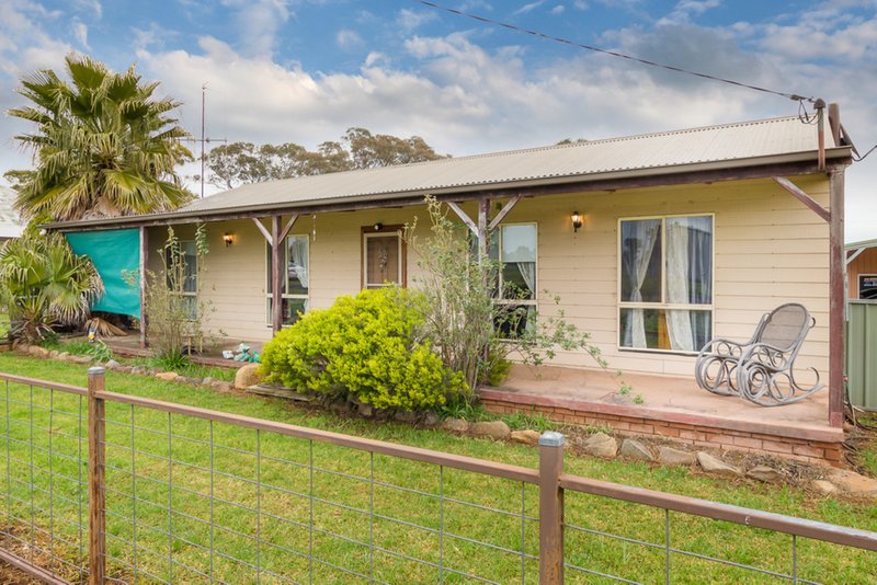 70 Railway Parade, Yeoval NSW 2868