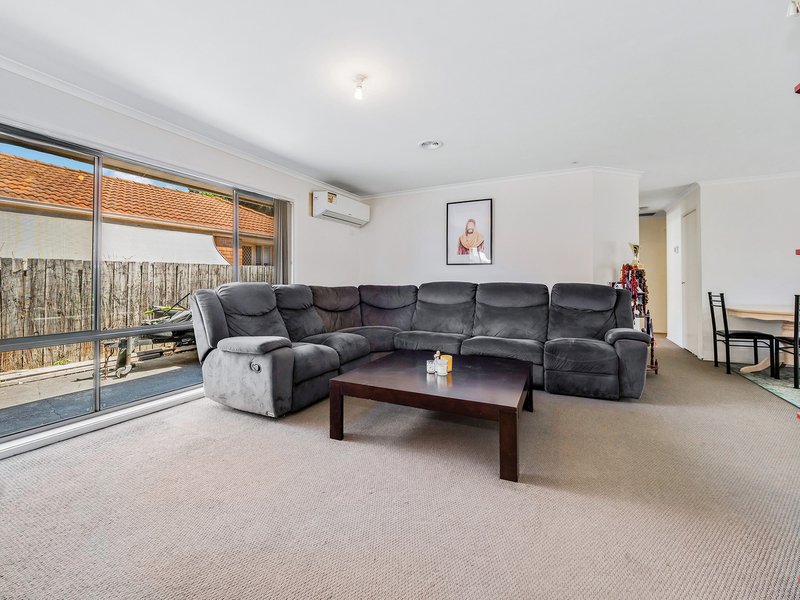 Photo - 70 Raisell Road, Cranbourne West VIC 3977 - Image 8