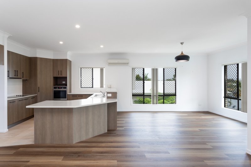 Photo - 70 Sea Eagle Drive, Burleigh Waters QLD 4220 - Image 3