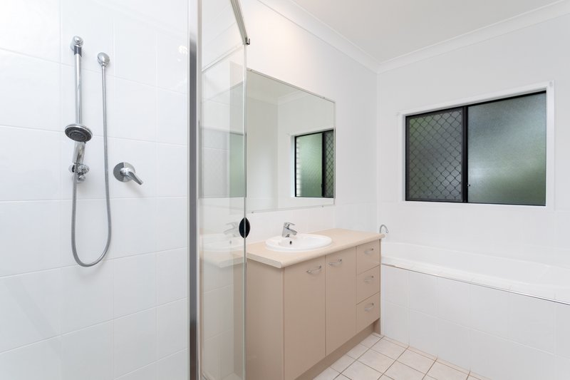 Photo - 70 Sea Eagle Drive, Burleigh Waters QLD 4220 - Image 9