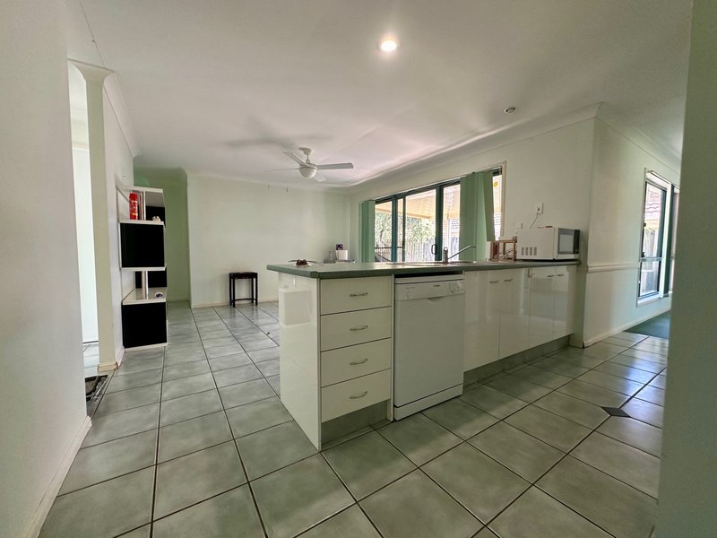 Photo - 70 Silver Glade Drive, Elanora QLD 4221 - Image 6