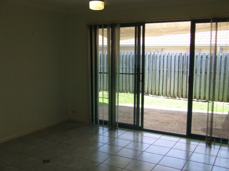 Photo - 70 Silver Glade Drive, Elanora QLD 4221 - Image 8