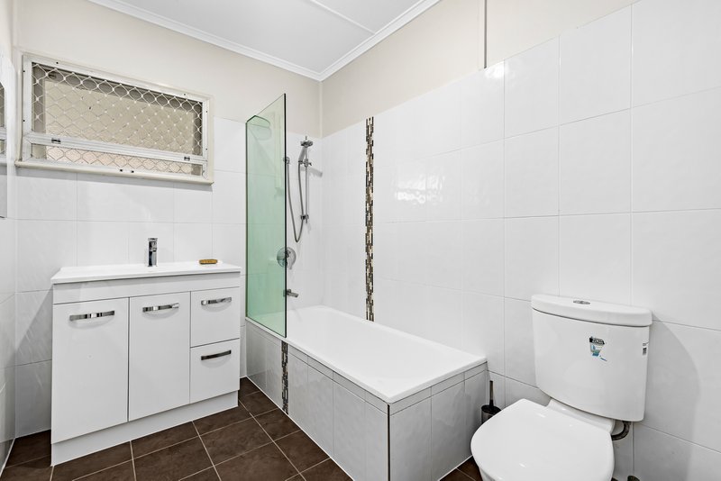 Photo - 70 Strathaird Street, Darra QLD 4076 - Image 10