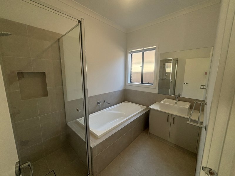 Photo - 70 Vestige Circuit, Tarneit VIC 3029 - Image 11