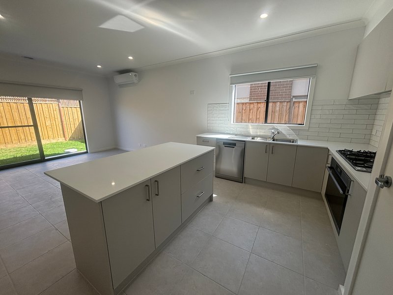 Photo - 70 Vestige Circuit, Tarneit VIC 3029 - Image 14