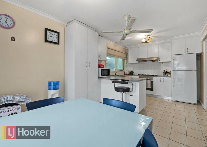 Photo - 70 Victoria Crt , Springvale VIC 3171 - Image 3