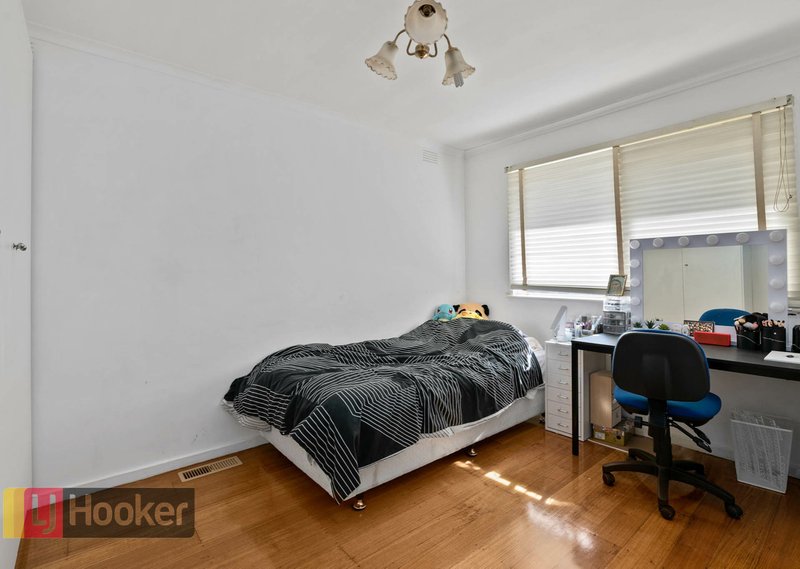 Photo - 70 Victoria Crt , Springvale VIC 3171 - Image 6