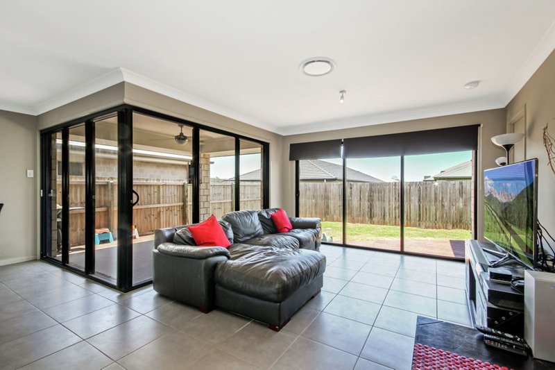 Photo - 70 Wallarah Parade, North Lakes QLD 4509 - Image 2