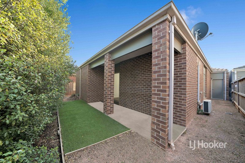 Photo - 70 Waterhaven Boulevard, Point Cook VIC 3030 - Image 16