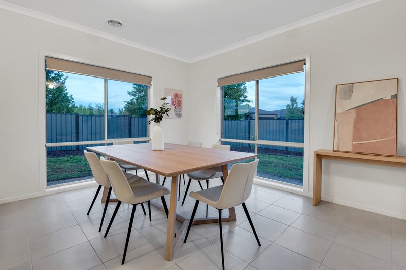 Photo - 70 Wattletree Street, Craigieburn VIC 3064 - Image 9