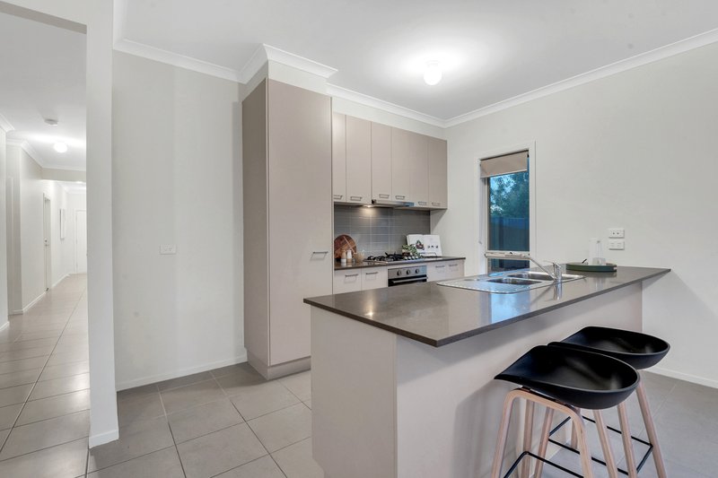 Photo - 70 Wattletree Street, Craigieburn VIC 3064 - Image 11