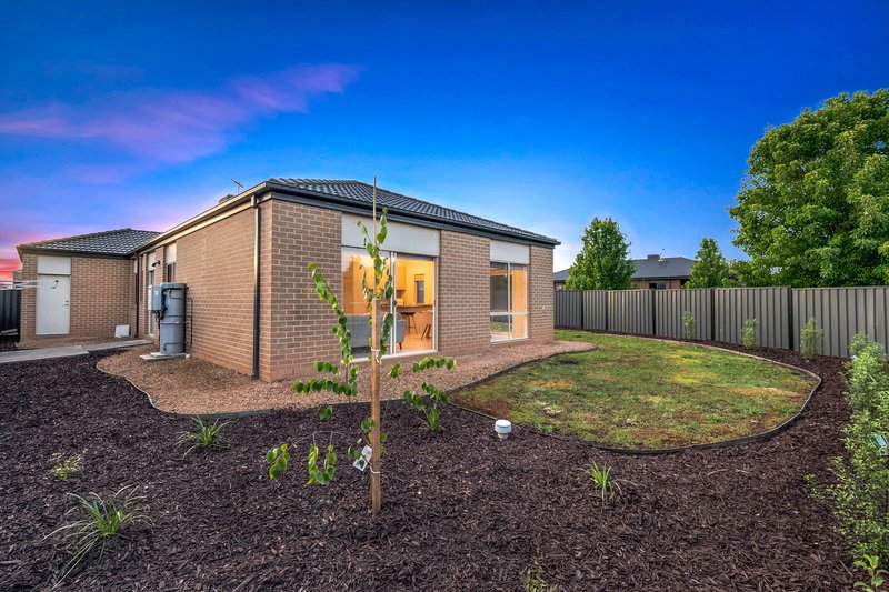 Photo - 70 Wattletree Street, Craigieburn VIC 3064 - Image 18