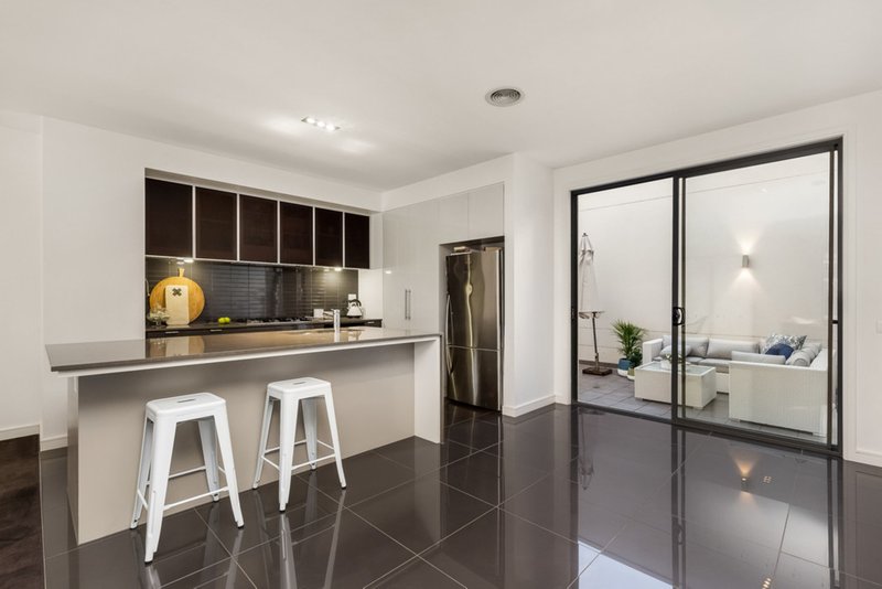 Photo - 70 Waverley Park Drive, Mulgrave VIC 3170 - Image 3