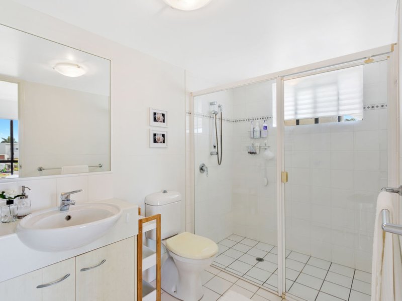 Photo - 7007 Phoenix Palms Drive, Hope Island QLD 4212 - Image 6