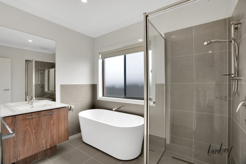 Photo - 701 Grand Boulevard, Mickleham VIC 3064 - Image 12