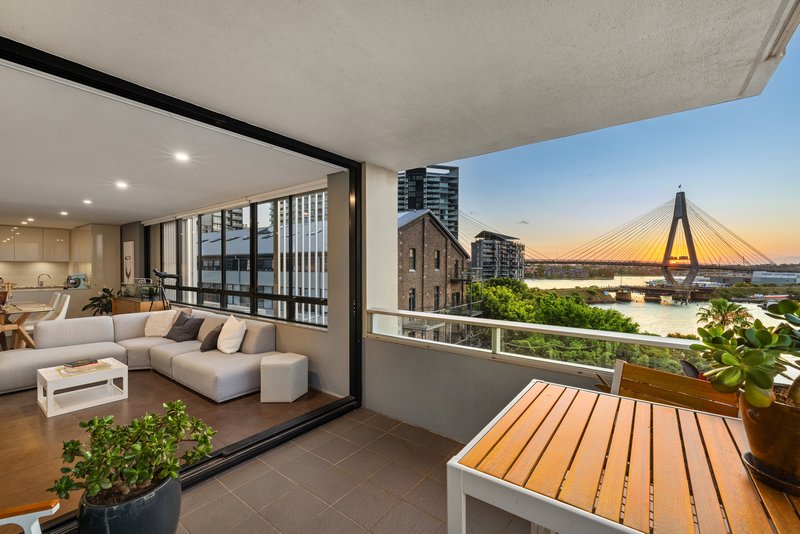 Photo - 701/25 Refinery Drive, Pyrmont NSW 2009 - Image 3