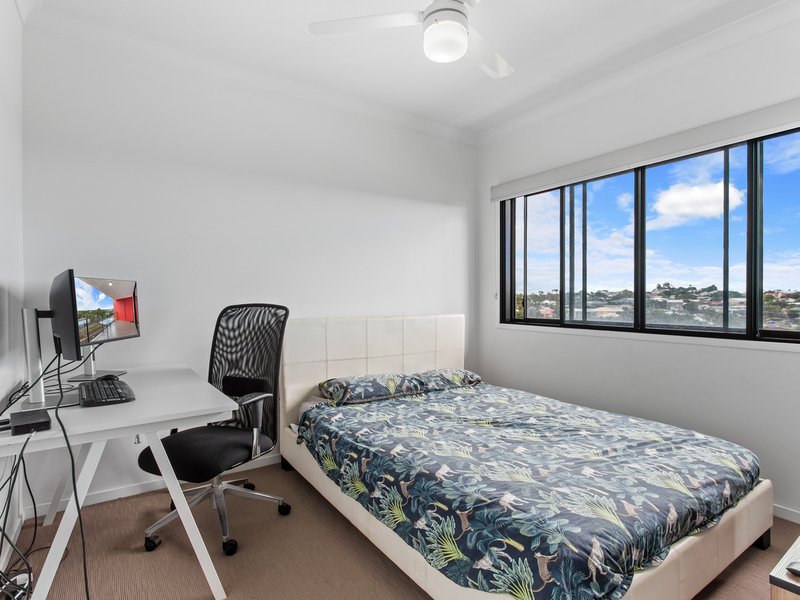 Photo - 701/27-33 Nundah Street, Nundah QLD 4012 - Image 4