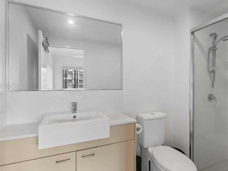 Photo - 701/27-33 Nundah Street, Nundah QLD 4012 - Image 7