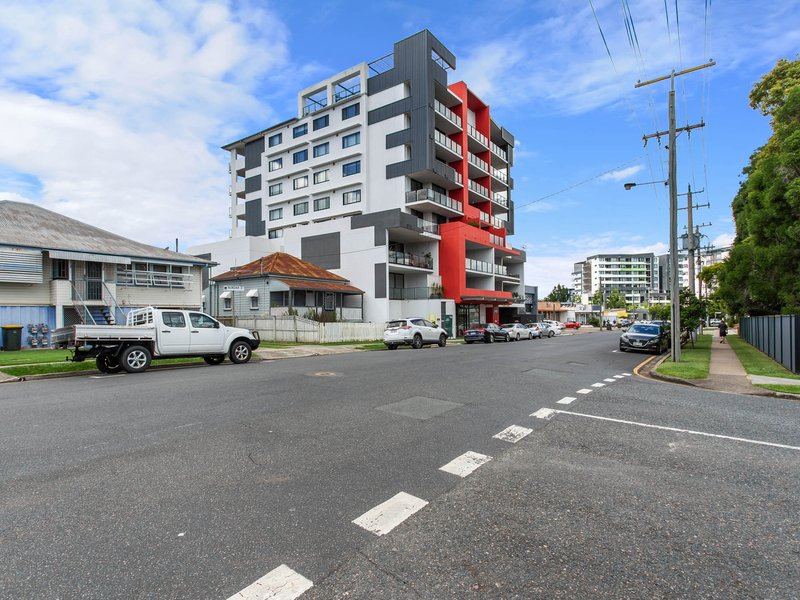 Photo - 701/27-33 Nundah Street, Nundah QLD 4012 - Image 10