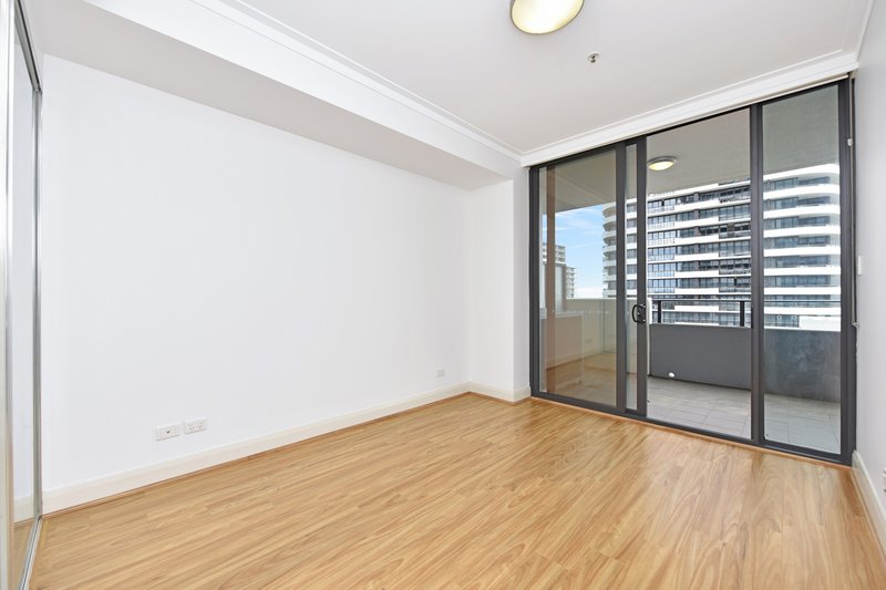 Photo - 701/46 Walker Street, Rhodes NSW 2138 - Image 6