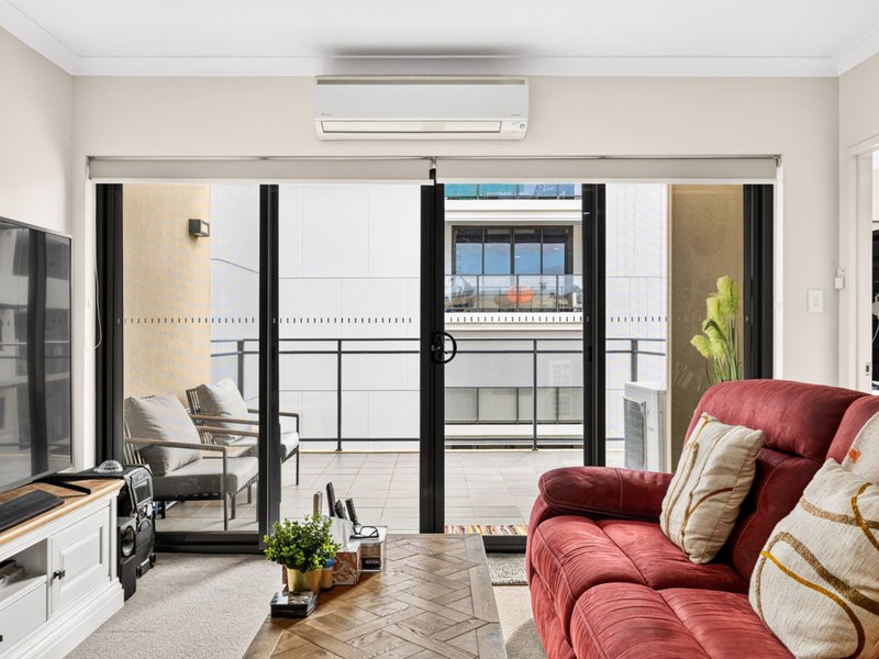 Photo - 70/18 Wellington Street, East Perth WA 6004 - Image 2