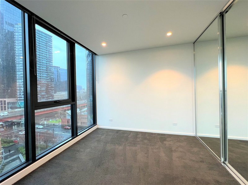 Photo - 702/1 Balston Street, Southbank VIC 3006 - Image 7