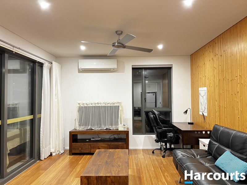 Photo - 702/18 Buckley Walk, Docklands VIC 3008 - Image 2