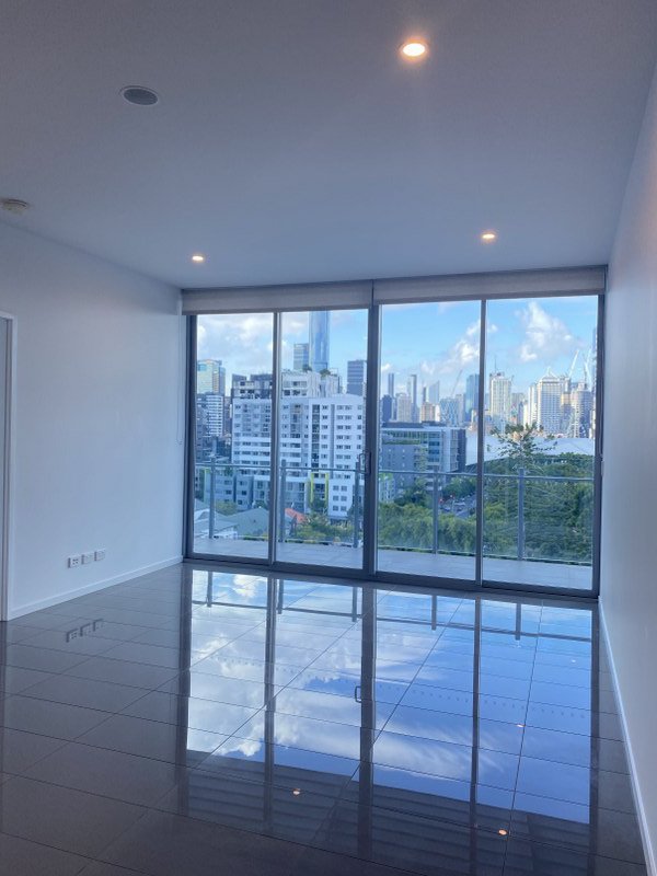 Photo - 702/32 Russell Street, South Brisbane QLD 4101 - Image 2