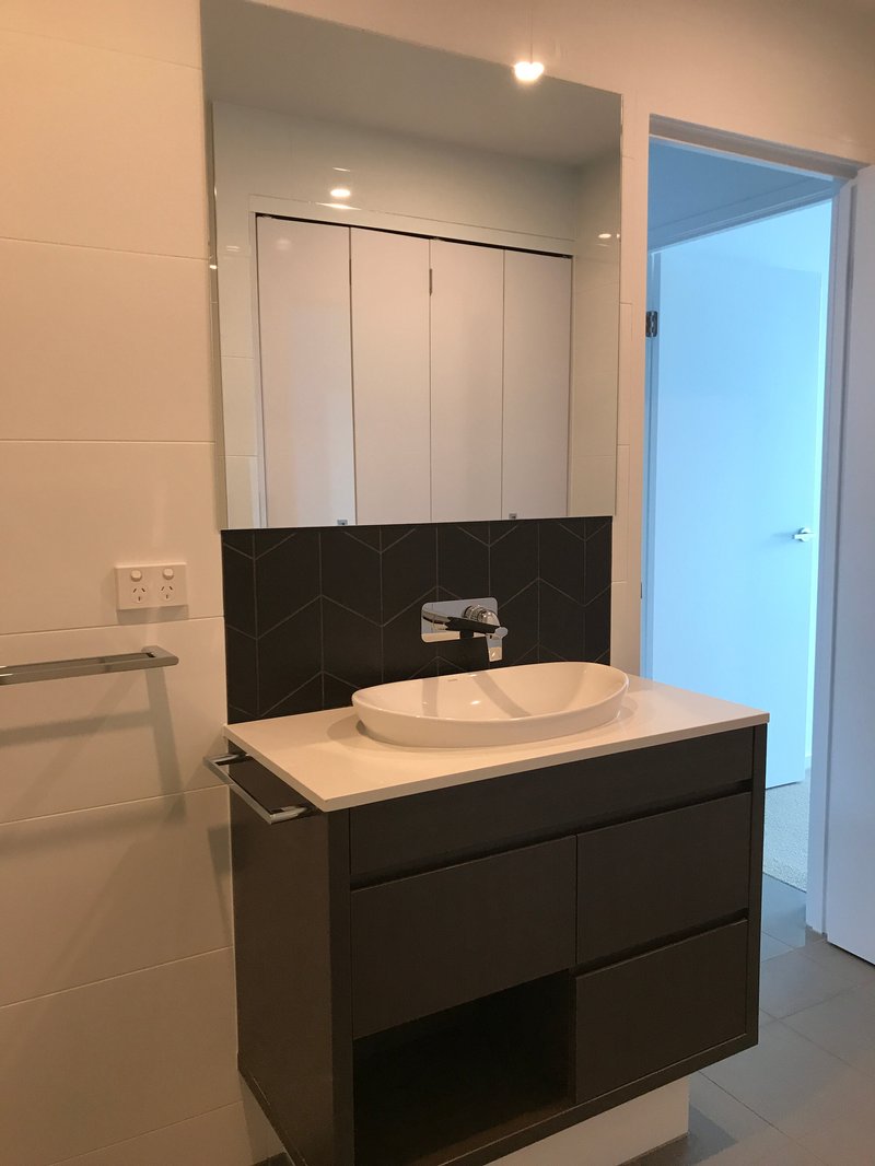 Photo - 702/32 Russell Street, South Brisbane QLD 4101 - Image 7