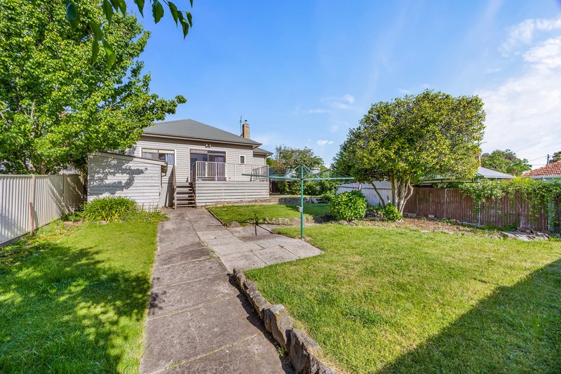 Photo - 703 Neill Street, Soldiers Hill VIC 3350 - Image 16