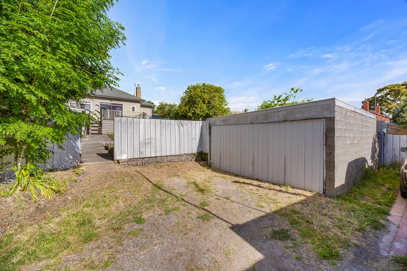 Photo - 703 Neill Street, Soldiers Hill VIC 3350 - Image 17