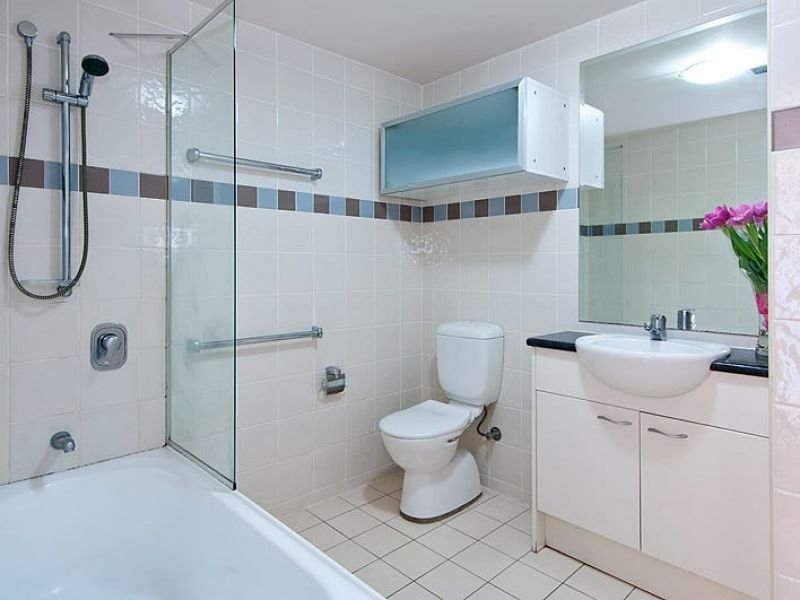 Photo - 703/25-29 Hunter Street, Hornsby NSW 2077 - Image 2