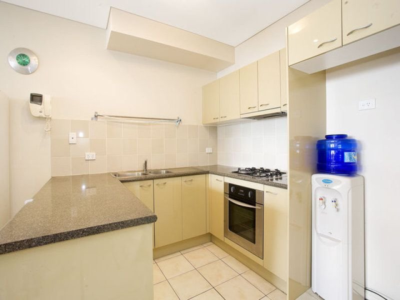 Photo - 703/25-29 Hunter Street, Hornsby NSW 2077 - Image 5