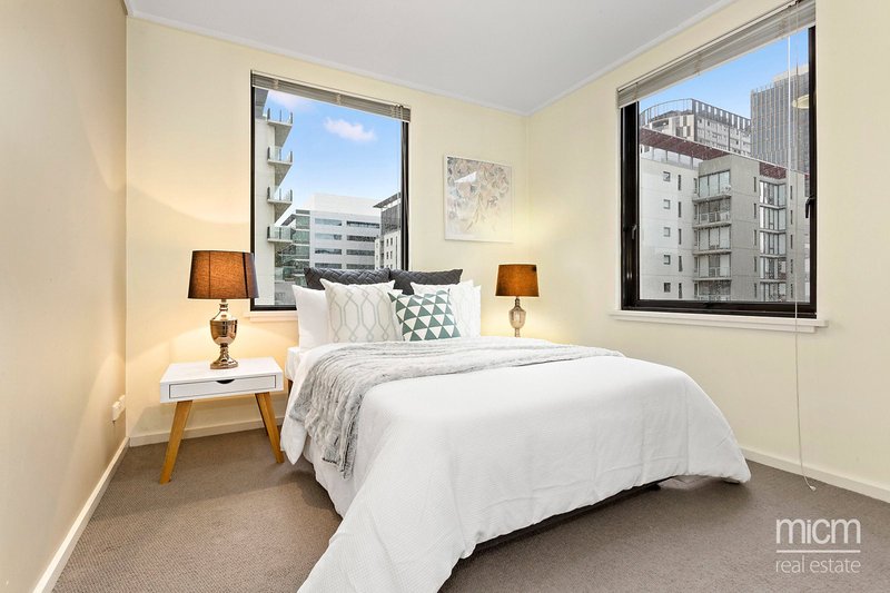 Photo - 703/28 Bank Street, South Melbourne VIC 3205 - Image 6