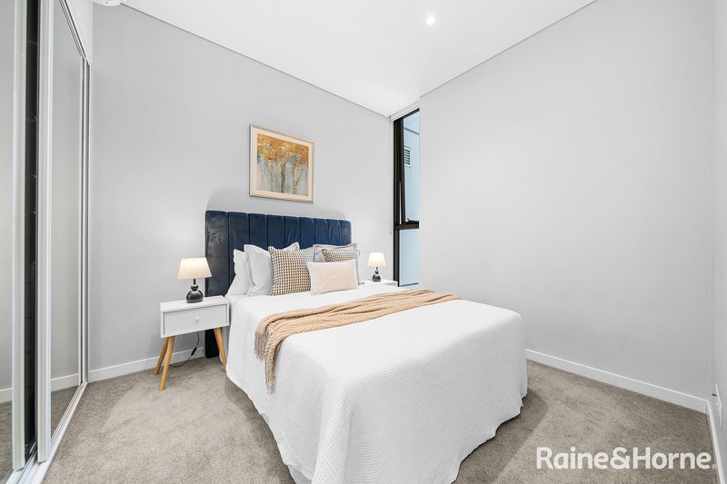 Photo - 703/3 Foreshore Place, Wentworth Point NSW 2127 - Image 8