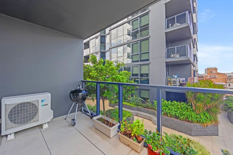 Photo - 703/365 Saint Pauls Terrace, Fortitude Valley QLD 4006 - Image 8